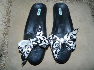 Okal Black Slide on Shoes w/Cream & Black Bow Size M/L 8/9-New - Picture 1 of 4
