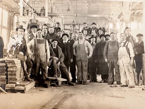 Photograph Vintage Factory Warehouse Workers Group Photo Men Early 20th Century - Bild 1 von 3