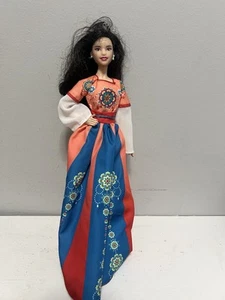 2022 BARBIE SIGNATURE LUNAR NEW YEAR HOLIDAY Missing One Shoe - Picture 1 of 6