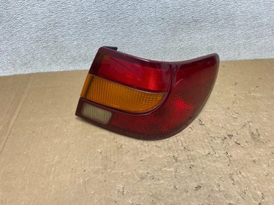 Luz trasera lateral derecha pasajero Saturn SL S 2000-2002 OEM V5736 DW Foto 1 de 4