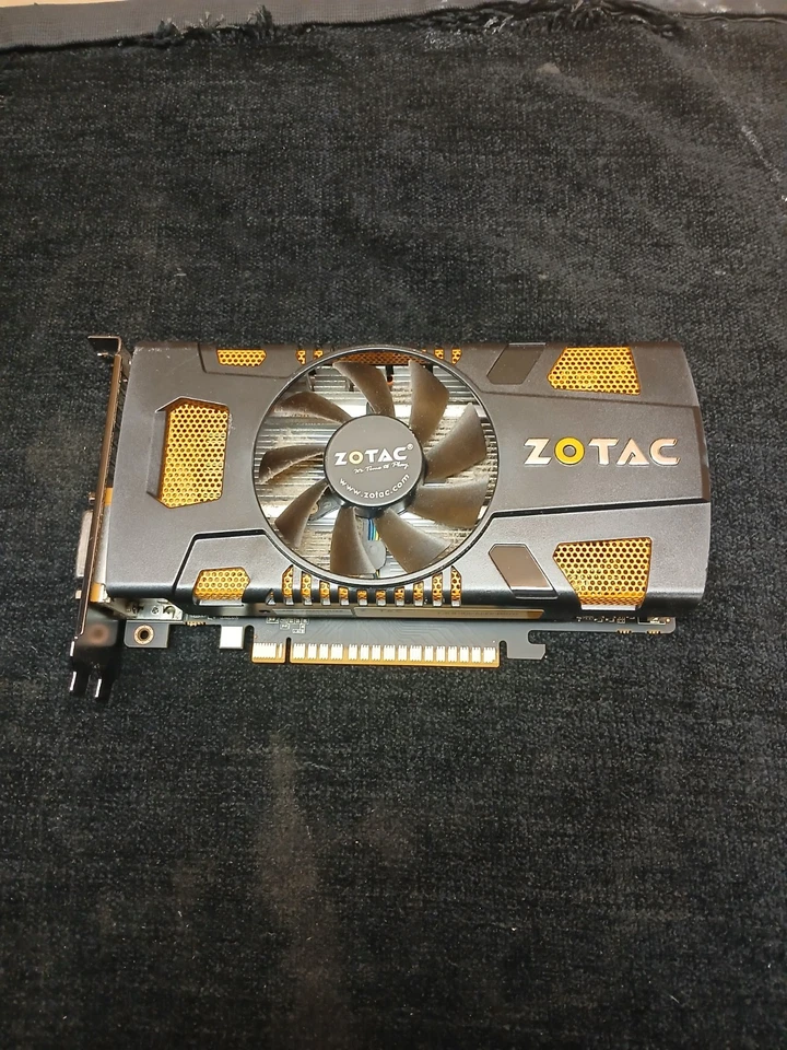 ZOTAC nVIDIA GeForce GTX 550 Ti Multiview Video Card 1 GB 192 bit GDDR5 SLI - Image 1 of 4