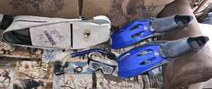 Body Glove Surge Swim Fins ~Goggles ~Snorklel in Carrying Case size 6-7 Adult - Picture 1 of 6