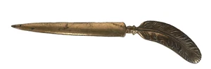 Antiguo abrecartas pluma bronce dorado 9" coleccionable - Imagen 1 de 7