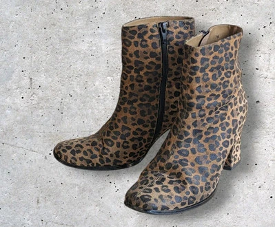 Botines Y2K Gamuza Engrasada Estampado Animal 7.5 De Colección Newport News Leopardo Foto 1 de 4