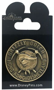 2012 Disney HKDL Grizzly Gulch Round Badge With Packing Pin Rare