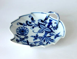 MEISSEN - ANCIENNE COUPELLE PORCELAINE FORME FEUILLE CAMAIEU BLEU FLEUR D'OIGNON - Imagen 1 de 5