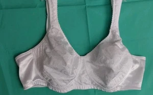 Playtex 18 Hour Bra Wirefree Ultimate Lift True Support Womens 4745 Natural Soft - Picture 1 of 15