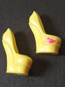 Monster High Muñeca Draculaura I Corazón Zapatos Me encantan Zapatos Amarillos - Imagen 1 de 4