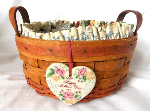 Longaberger 1995 Mothers Day Basket Combo Liner, protector & ceramic tie on EUC Cover