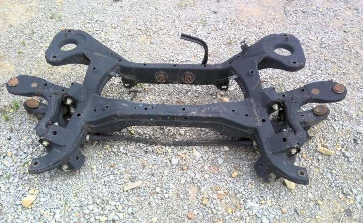 2005-2015 Nissan Armada Rear Crossmember Subframe Cradle Assembly Oem Foto 1 de 4