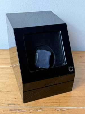 Enrollador de reloj automático Montblanc negro lacado con pantalla - alimentado por batería Foto 1 de 4