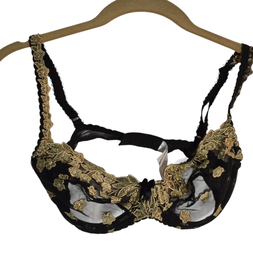 Sujetador De Colección Victoria's Secret Ornamentado Bordado Sin Forro Con Aros Negro y Dorado Foto 1 de 4