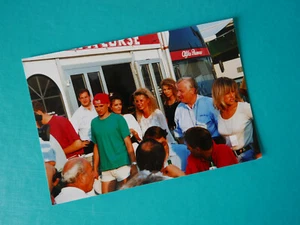 "AUTORENNEN": FOTO, FARBFOTO, FEST, FANS, HÜBSCHE FRAUEN, MENSCHEN, PERSONEN! - Bild 1 von 3