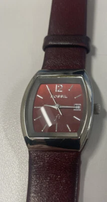 Reloj Fossil Cuero Genuino Rojo ES9577. Batería nueva Foto 1 de 4