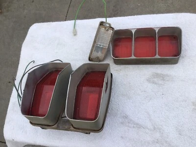 1970 Oldsmobile Cutlass Tail Light Housing And Back Up Light. Original - Imagem 1 de 4