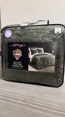 NWT Ed Hardy Green Cards Dice Embossed Cozy Plush 3pc QUEEN Comforter Sham Set - Image 1 of 4