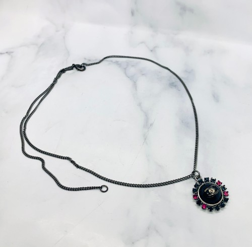 Collana con ciondolo strass scuro originale CHANEL CC USATA LP5343