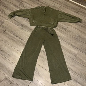Free People Movement Set Cropped Henley Wide Leg Hose Olivgrün L Loungewear - Bild 1 von 24