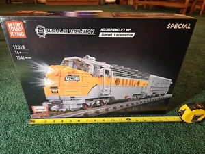 New Mould King 12018 Diesel Locomotive Train Set. Remote Control Building Blocks - Picture 1 of 14