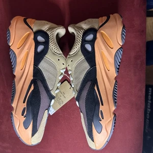 Adidas Yeezy Boost 700 Enflame Amber GW0297 Talla 5 HOMBRE Nuevo - Imagen 1 de 8