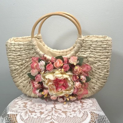 Bolso Cartera Tejido Paja Floral Acentuado Asas de Madera Boho Cierre con Cordón Foto 1 de 4