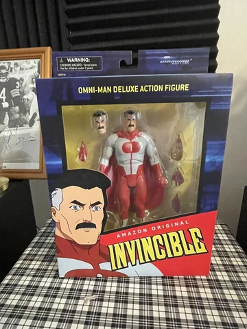 OMNI-MAN INVINCIBLE DELUXE ACTION FIGURE - DIAMOND SELECT TOYS 2021 WAVE 1 Cover