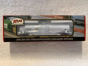 Atlas #1623-4 HO Scale Amoco (ACFX) 23,500 Gallon Tank Car #84020 - Picture 1 of 3