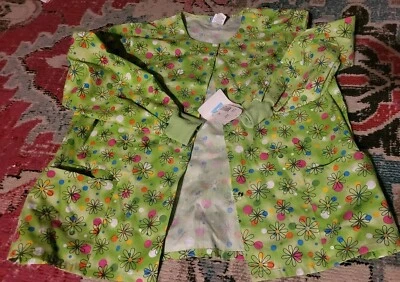 NEW NWT Womens size XL long sleeve nurse scrub top Scrub H.Q. green daisy floral - Image 1 of 4