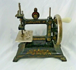 Bremer & Brückmann B&B  Kindernähmaschine Liliput / Colibri  um 1890 - Picture 1 of 10