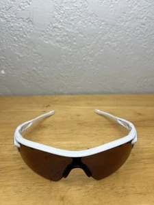 OAKLEY Occhiali da Sole Uomo 009206 131 Bianco Nero Grigio Atletico RadarLock CORNICI - Foto 1 di 11