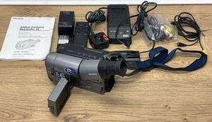 Sony Video 8 Handycam CCD-TRV11E Camcorder Video Camera Recorder & Accessories - Picture 1 of 21