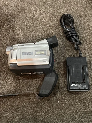 JVC GR-DVL805 Mini DV Camcorder Charger(NEEDS NEW BATTERY) Clean Untested - Image 1 of 4