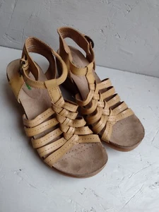 Baretraps Womens 7.5 Sandals Tan Yellow Wedge Strappy Open Toe Novva Memory Foam - Picture 1 of 9