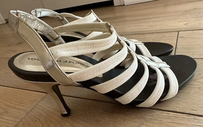 Sandalias Donald Pliner para mujer con tiras sin cordones blancas España talla 8,5 M elásticas Foto 1 de 4