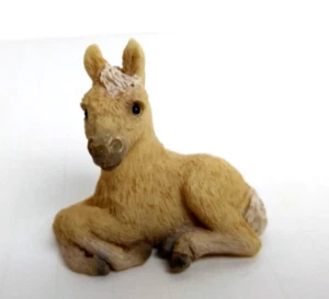 United Design Corp. 1989 Palomino Colt Laying USA Stone Critter - Picture 1 of 13