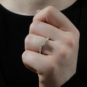 Anillo de compromiso de diamantes IGI GIA cultivado en laboratorio corte Asscher de 1,25 quilates de oro amarillo de 14 K - Imagen 1 de 10