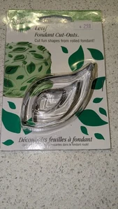 NEW Sealed-Wilton 3 Graduated Size Leaf Fondant Cut-Outs, Model 417-437 - Picture 1 of 5