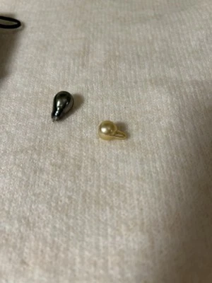 Lot Of 2 Pearls Tahitian And Golden - Image 1 of 3