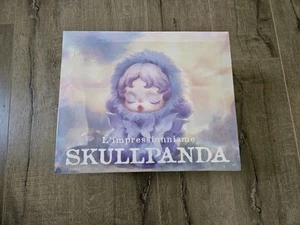 (EE. UU.) 100% AUTÉNTICO *JUEGO COMPLETO* Muñeco de Peluche Serie Skullpanda L'impressionnisme - Imagen 1 de 8