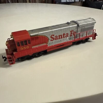 Bachmann HO Gauge GE Locomotive Santa Fe #350 Red runs tested missing parts. - Image 1 of 4