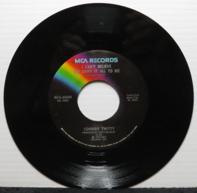 CONWAY TWITTY I CAN'T BELIEVE SHE GIVES IT ALL TO ME/I CAN'T HELP (VG) 45 RECORD - Image 1 of 2