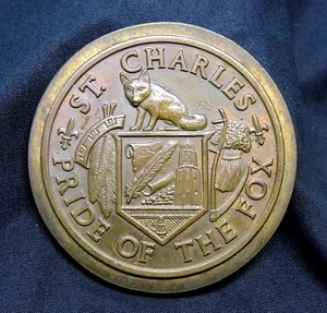 VINTAGE ST. CHARLES ~ STOLZ AUF DEN FUCHS ~ SOUVENIR 2 1/4" BRONZE MEDAILLON SCHEIBE - Bild 1 von 2