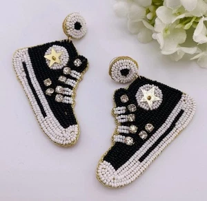 Perlen High Top Ohrringe schwarz & weiß Sneaker Ohrringe süße Tritte! Neu auf Karte! - Bild 1 von 9