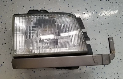 Conjunto de faros Isuzu Trooper 2000 lado del pasajero derecho 99-02 Foto 1 de 4