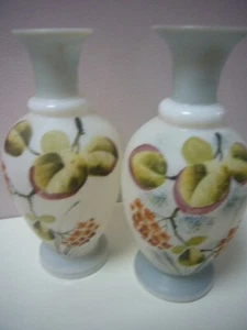 Par De Jarrones De Opalino XIX Fondo Blanco Decor Fleuri - Picture 1 of 12