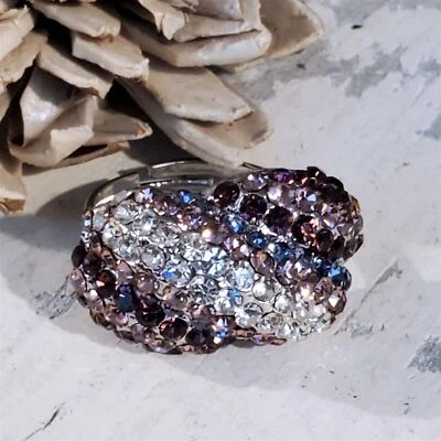 Anillo de cóctel de cristal checo glamuroso púrpura diamantes de imitación transparentes plateado enchapado en rodio Foto 1 de 4