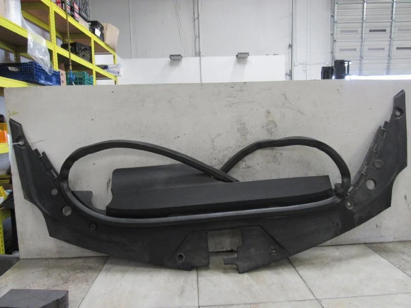 PAINEL DE VENTILAÇÃO CAPUZ CADILLAC CTS 2009 - Imagem 1 de 3