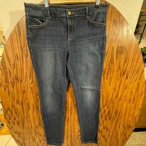 Simply Vera Verawang Skinny Mid Rise Women's Size 10 medium Wash Capri Jean - Picture 1 of 4