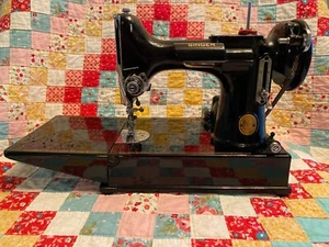 1950 Singer Featherweight Sewing Machine - Near Mint Antique Condition!!! - Picture 1 of 17