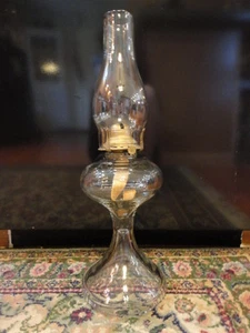 Lampada olio cherosene vetro trasparente torta bordo crosta grt regalo 19 in altezza funziona vintage - Foto 1 di 11